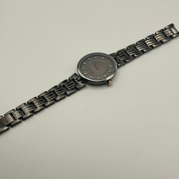 Nine West Metallic Gray Crystal Dial Women’s Watch Working New Battery - Picture 5 of 7
